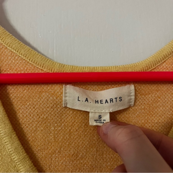 La Hearts Yellow and Orange Swirl Crop Top - Picture 2 of 3